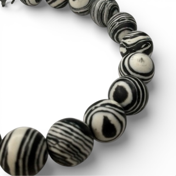 🦋 Handmade Black & White Malachite 8 mm Beaded Stretch Bracelet - Picture 3 of 8